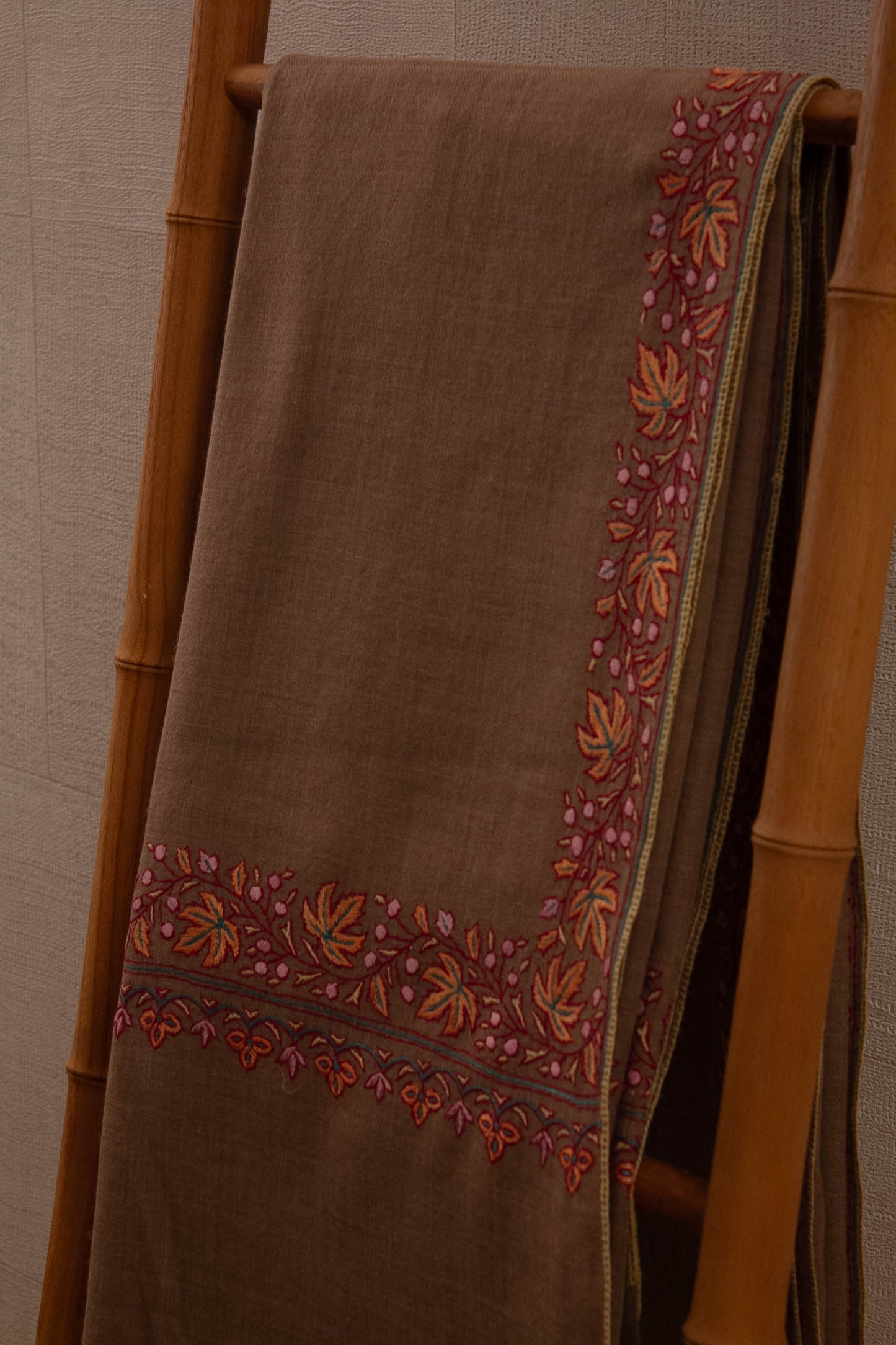 SHAWL KASHMIR BORDE